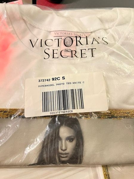 Оригінальна упаковка Футболка з фірмовим принтом, розмір S, Victoria`s Secret, США з аптек США | Vitasence